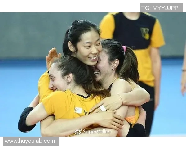 女性足球裁判崭露头角 成为绿茵场上的新星 打破性别偏见引领未来裁判新风潮